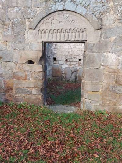 Tor zur Kirchenruine von Alt-Rhoden